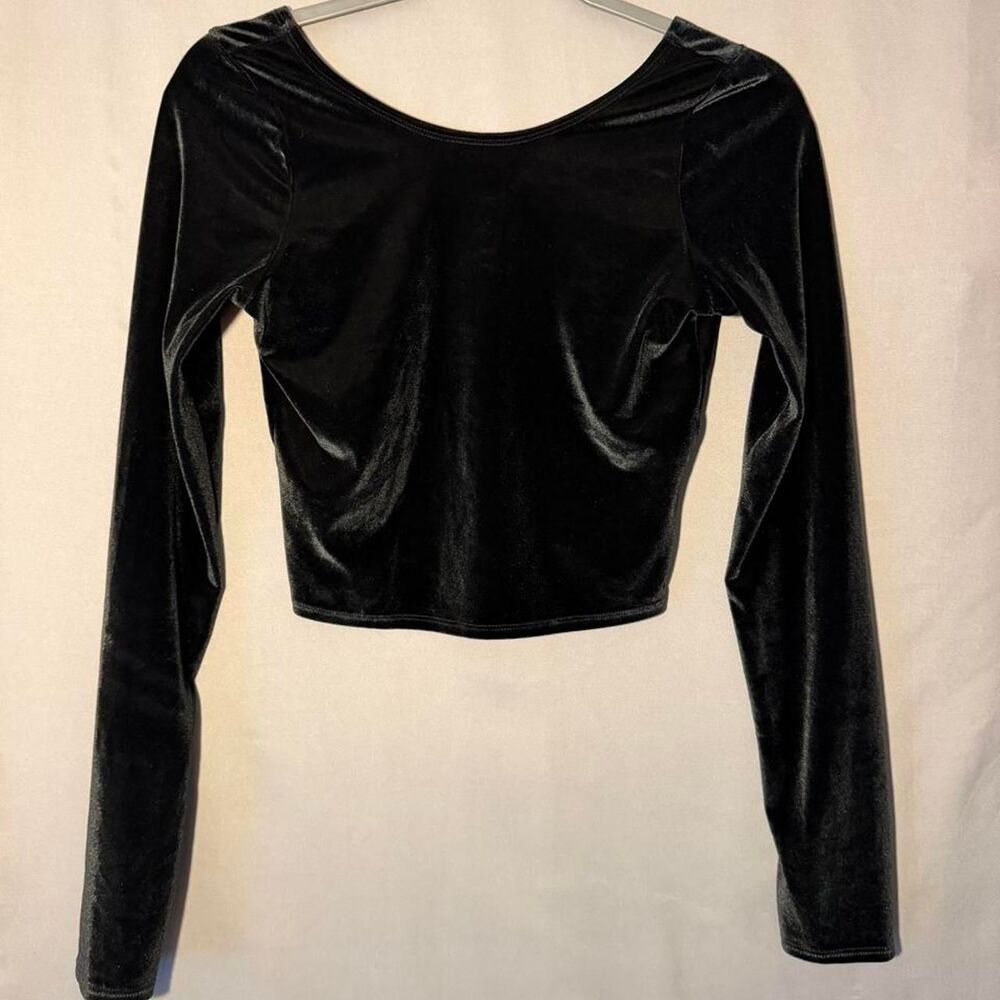 Abercrombie & Fitch black velvet long sleeve crop top
